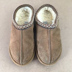 ugg slippers size 4